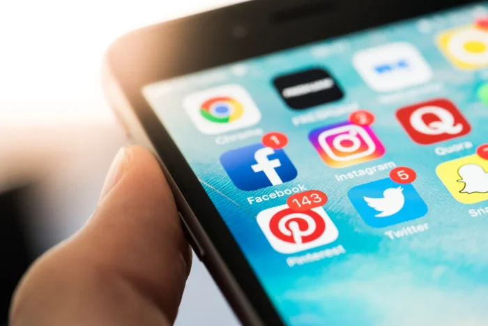 social-media-app-icons-on-smartphone